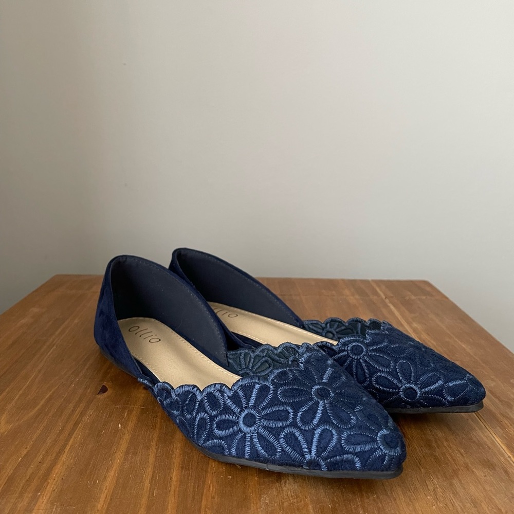 Ollio Women's Faux Suede Floral Embroidery Pointed Toe Ballet Flat Blue 8